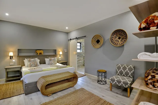 غرفة عائلية رباعية بسرير كينج وسريرين منفصلين، RIVER VIEW LODGE 1/3