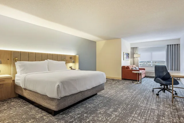 غرفة قياسية بسرير كينج لذوي الإعاقة، Crowne Plaza Ft. Myers Gulf Coast, An Ihg Hotel 1/3