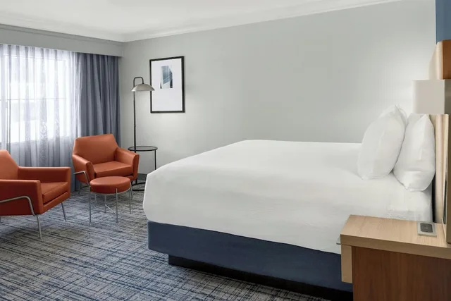 جناح بسرير كينج بغرفة نوم واحدة مع أريكة، Courtyard By Marriott Palo Alto Los Altos 3/6