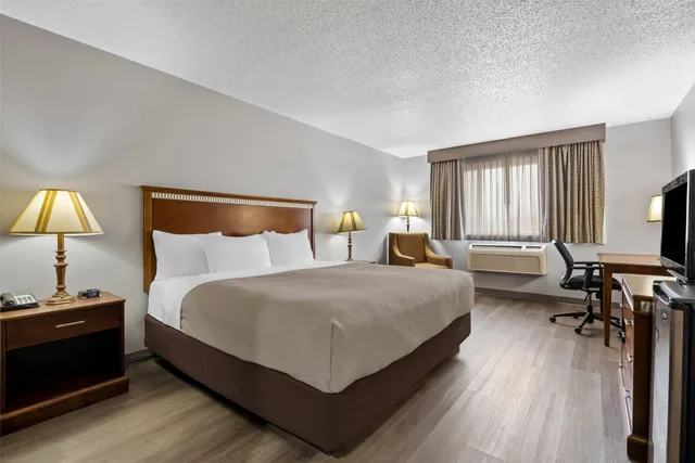 غرفة بسرير كينج لذوي الإعاقة، Quality Inn near Monument Health Rapid City Hospital 1/5