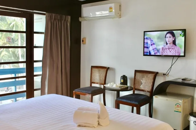S 2 Rooms, Suite, King Bed, S2 Hotel 4/6