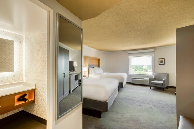 غرفة بسريرين كوين لذوي الإعاقة، Holiday Inn Mobile Dwtn Hist District 5/6