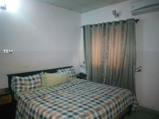 جناح بسرير كوين، Bayse One Executive Suites And Bar 1/2