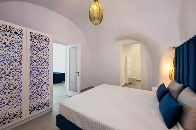 جناح سوبيريور بسرير مزدوج مع أريكة بمسبح خاص، Palm Island Suites Santorini 2/2