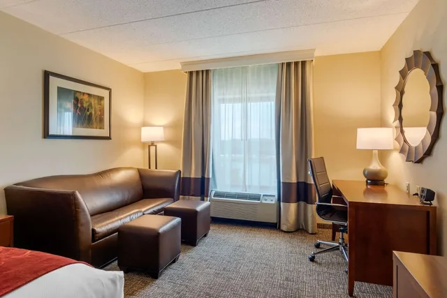 جناح استوديو بسرير كينج مع أريكة لذوي الإعاقة، Comfort Suites South Park 10/10