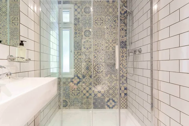 Semi Basement, Quadruple, Double and Twin Beds, Shared Bathroom, Ground Floor، St Athans Hotel 3/3