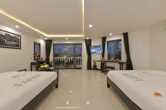 غرفة عائلية بسريرين كوين بشرفة، Gem Riverside Hotel Hoi An 2/4