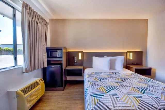 Room, Double Bed, Accessible, Motel6 Vallejo, CA - Six Flags West 2/10
