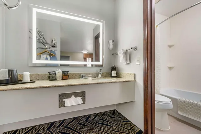 غرفة بسريرين مزدوجين للمدخنين، Best Western Red Carpet Inn 4/4