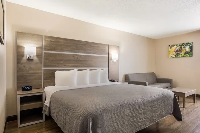 غرفة قياسية بسرير كينج، Hometown Inn Thomasville 2/7