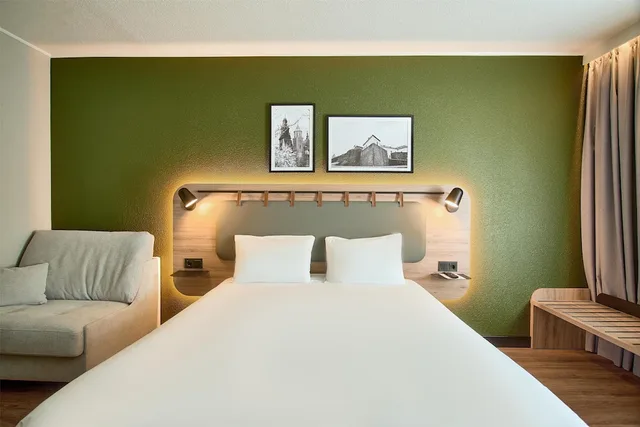 Standard, Queen Bed, Campanile Krakow Old Town 1/10