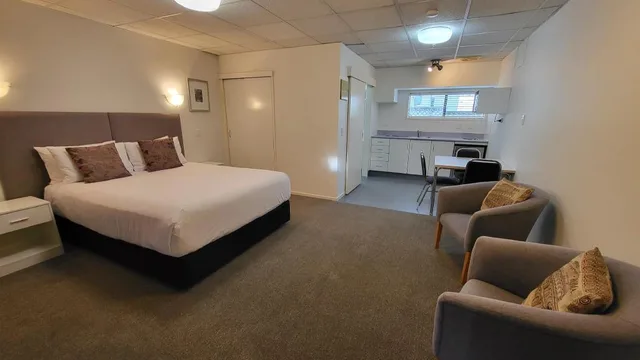 استوديو تنفيذي بسرير كوين، Manukau Motor Lodge 1/2