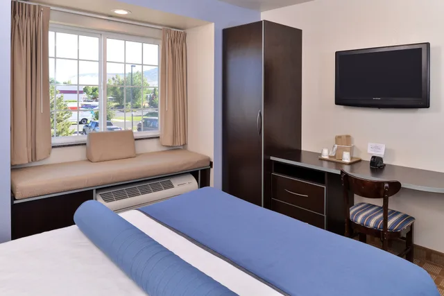 Standard, Queen Bed, Microtel Inn Suites Klamath Falls 6/10