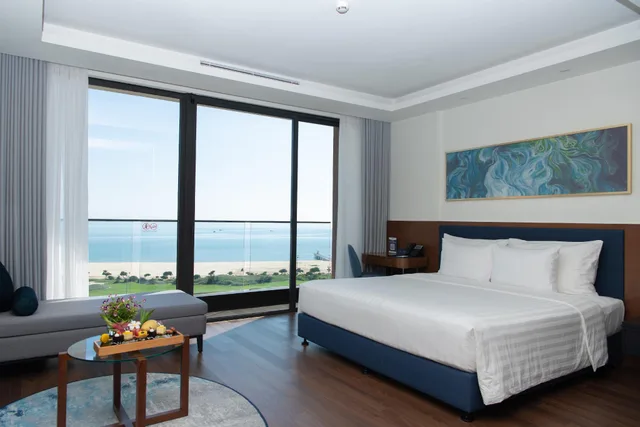 غرفة ديلوكس بسرير كينج بإطلالة على البحر، FLC Grand Hotel Quy Nhon 1/1