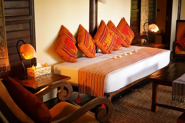 كوخ بسرير كوين وسريرين منفصلين بغرفتي نوم، Samawa Seaside Cottage 1/4