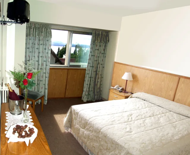 غرفة بسريرين منفصلين، Hotel Internacional Bariloche 2/3