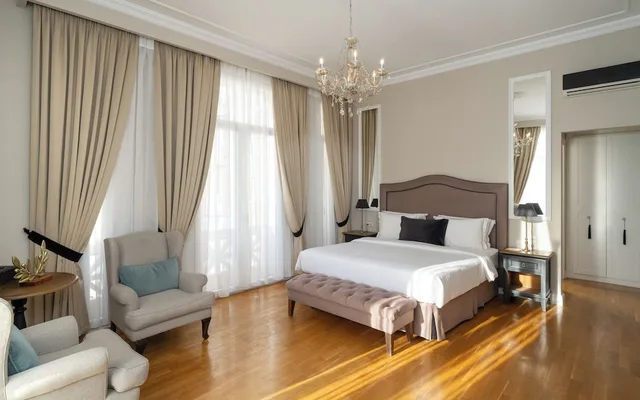 جناح ركني بسرير كينج بشرفة، Athens Mansion Luxury Suites 5/10