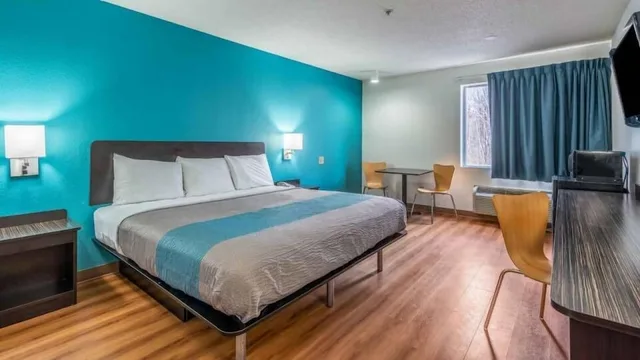 غرفة قياسية بسرير كينج للمدخنين، Motel6 Rocky Mount, NC 5/10