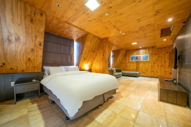 جناح ملكي، Maple Hotel 1/1