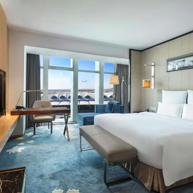غرفة تنفيذية بسرير كينج بإطلالة مع دخول الصالة، Pullman Guangzhou Baiyun Airport Hotel 4/8