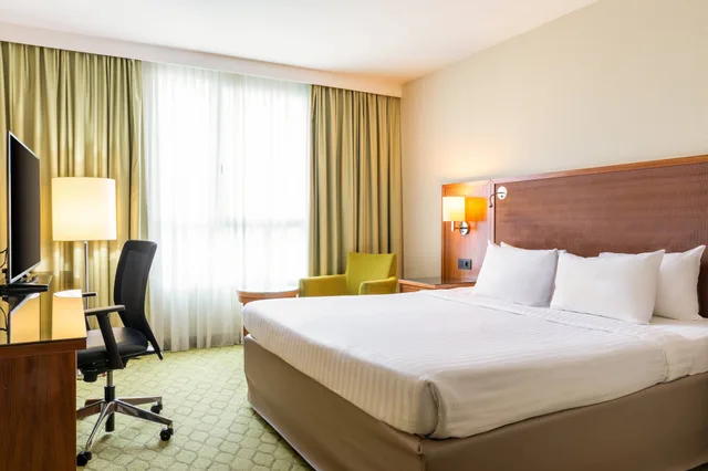 غرفة سوبيريور بسرير كينج، Courtyard By Marriott Paris Saint Denis 1/8