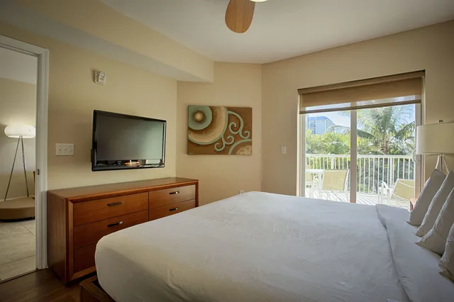 جناح بسرير كينج وسرير كوين بإطلالة على المسبح بغرفتي نوم لذوي الإعاقة، Crystal Palms Beach Resort 2/4