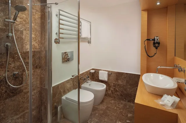 غرفة كلاسيكية بسرير كوين، Unahotels Napoli 5/5