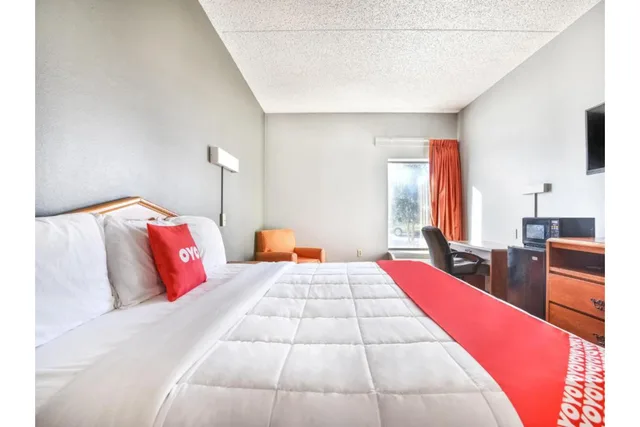 غرفة بريميوم بسرير كينج، OYO Townhouse Inn Jacksonville near Little Rock Air Force Base 1/6
