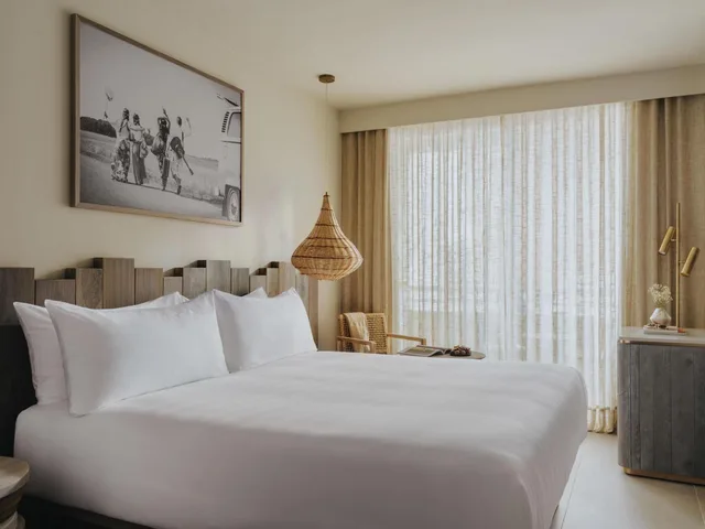 Vip, King Bed, 2 Beds, Pool Side، Hyde Ibiza 2/11