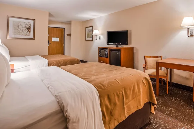 غرفة قياسية بسريرين كوين، Quality Inn Tomah 2/3