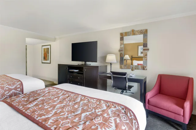 Room, 2 Queen Beds, Red Rock View, Balcony, Annex، Best Western Plus Arroyo Roble Hotel & Creekside Villas 10/10