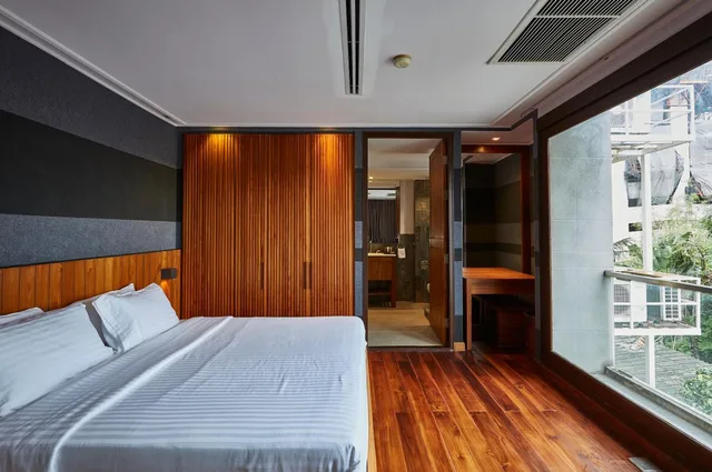 Suite, LUXX Langsuan 1/10