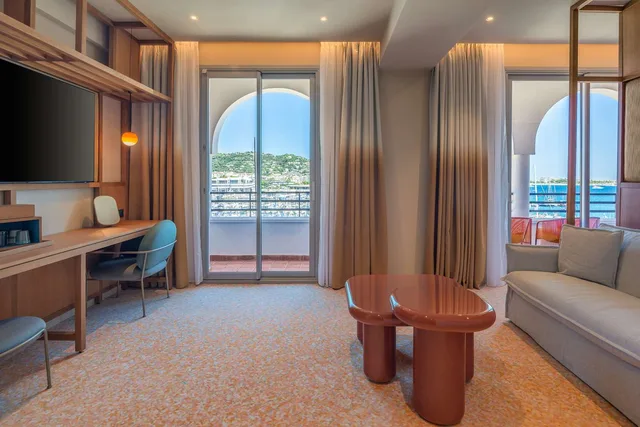 Junior Suite, King Bed, Sea View, Canopy by Hilton Cannes 1/1