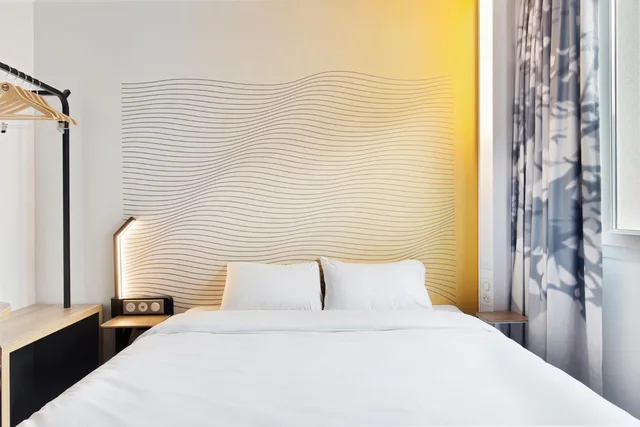 Room, Queen Bed, B&B HOTEL Lyon Centre Perrache 2/10
