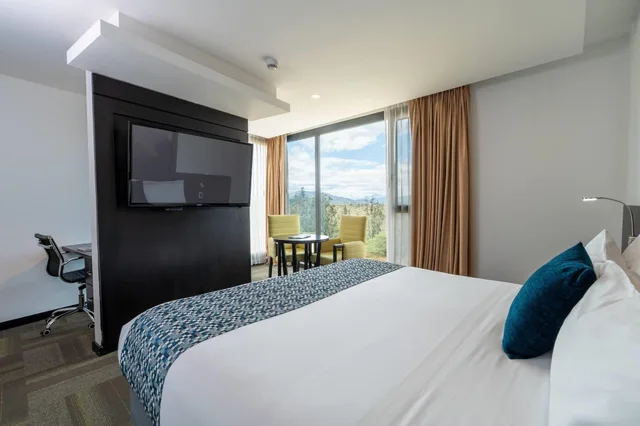 جناح جونيور، Wyndham Quito Airport 6/10