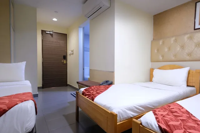 Family, Triple, 2 Bunk Beds, No Window, Sandpiper Hotel 5/10