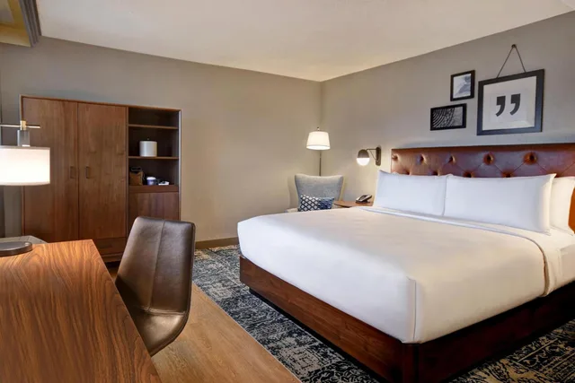 غرفة بسرير كينج بحوض استحمام لذوي الإعاقة، Four Points By Sheraton Boston Newton 6/10