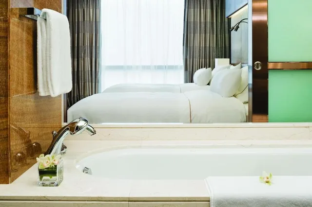 Guest Room, Twin Beds, City View, Club Lounge Access, The Westin Guangzhou 4/4
