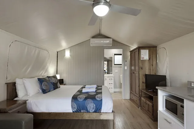 Safari, Deluxe, Tent, Queen Bed, Discovery Parks Dubbo 1/2