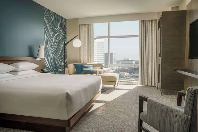 Room, King Bed, Hyatt Regency Houston/Galleria 3/5