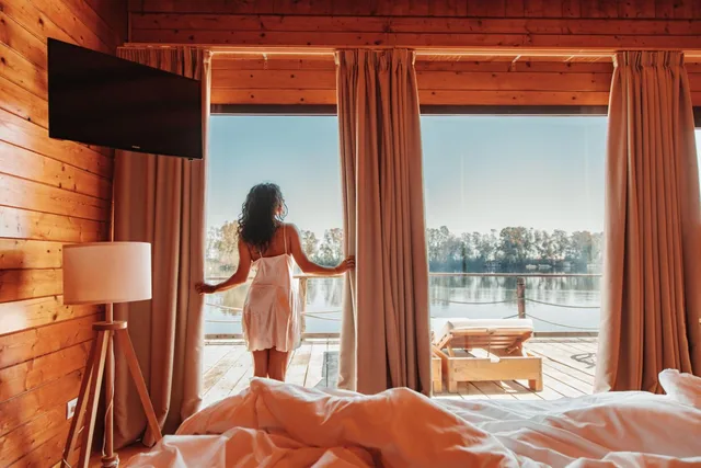 كوخ بإطلالة على البحيرة، Plana Resort & SPA 3/5