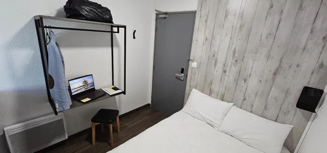 غرفة بسرير مزدوج بحمام خاص، Hotel ClassEco Gent 2/10