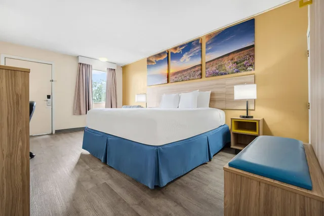 غرفة بسرير كينج، Days Inn by Wyndham Fort Wayne 2/8