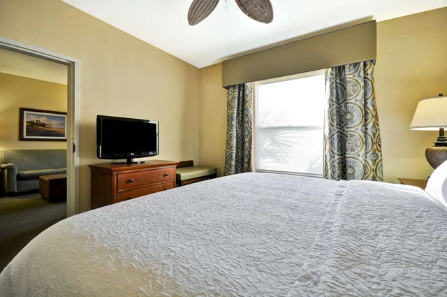 جناح بسرير كينج بغرفة نوم واحدة بمطبخ، Hampton Inn Suites Charleston 2/3