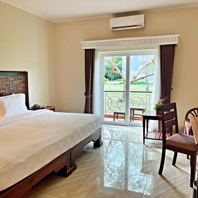Room, King Bed, Garden View, Sokha Palace Siem Reap Hotel 4/10