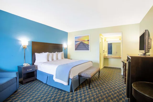 غرفة قياسية بسرير كينج للمدخنين، Days Inn by Wyndham Wrightstown 4/10