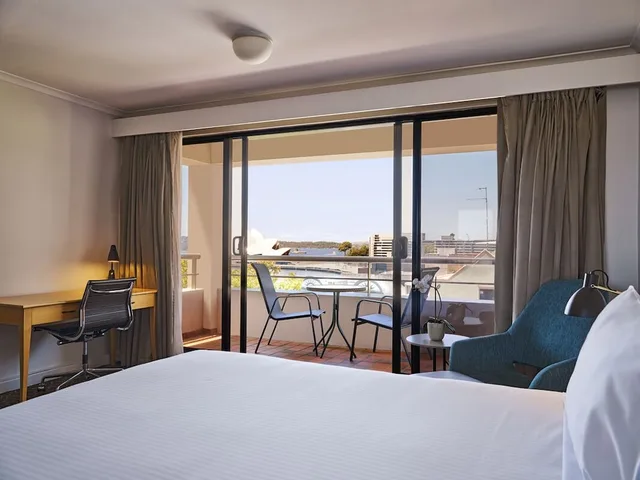 1 Bedroom, Twin Beds, Harbour View, Balcony, Rendezvous Hotel Sydney The Rocks 1/8