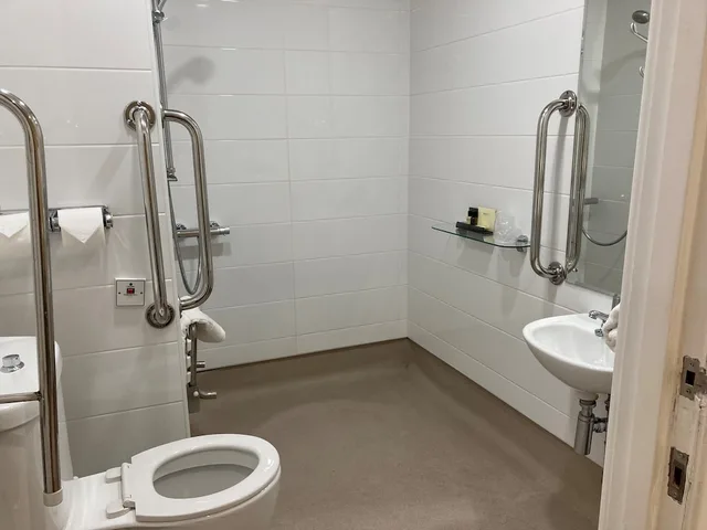 غرفة بسرير مزدوج لذوي الإعاقة، Briar Court Hotel 5/6