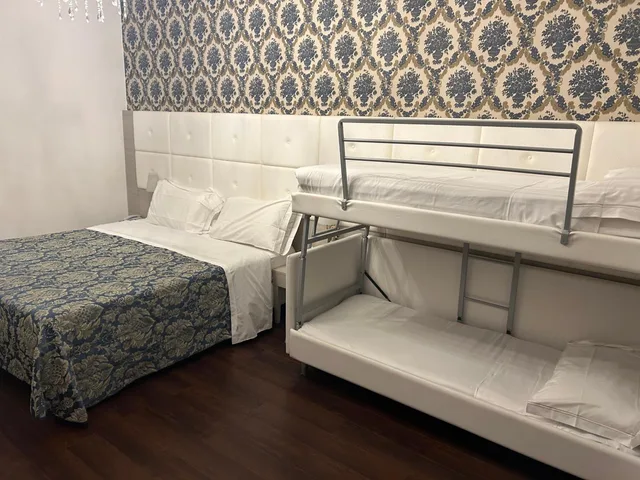 غرفة رباعية بسرير بطابقين وسرير كوين، Hotel Re Enzo 2/3
