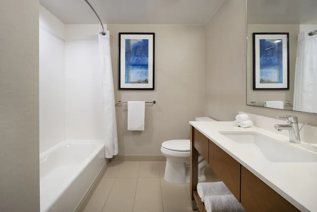 Room, 2 Queen Beds, Courtyard Los Angeles L A Live 4/4